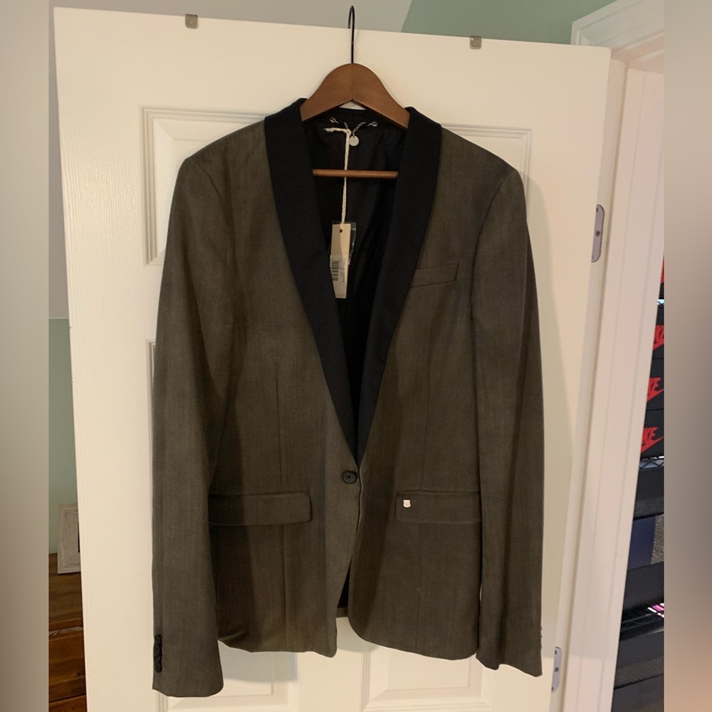 Diesel Blazer in Herringbone pattern, size M-L, with tags and an extra button.